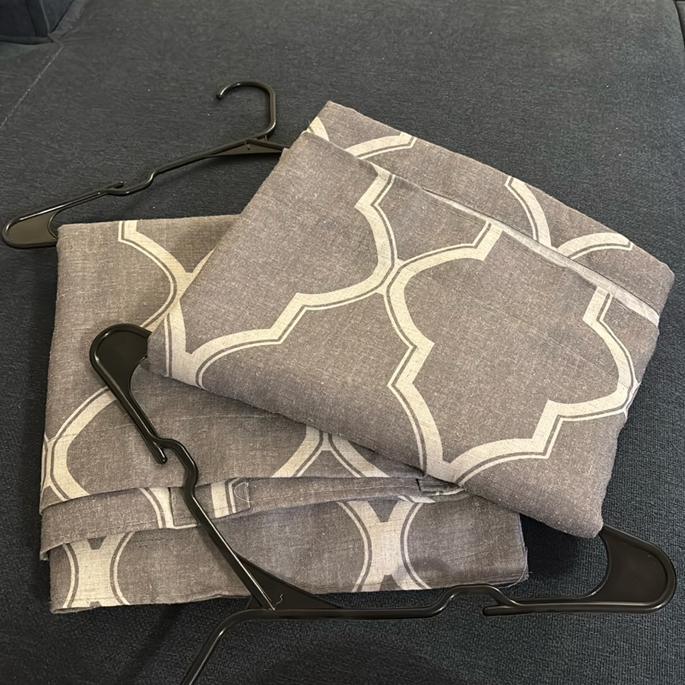 2 curtains
